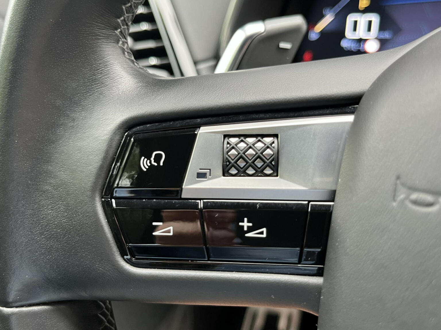 DS-7 Crossback-32