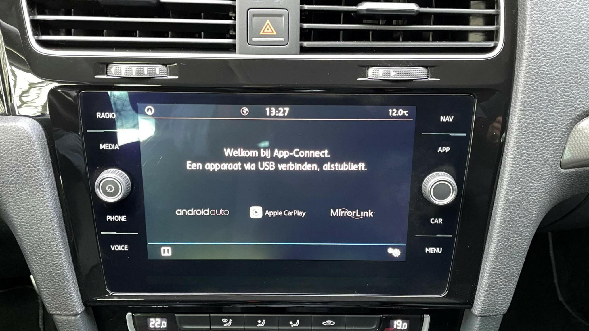 Volkswagen-Golf-16