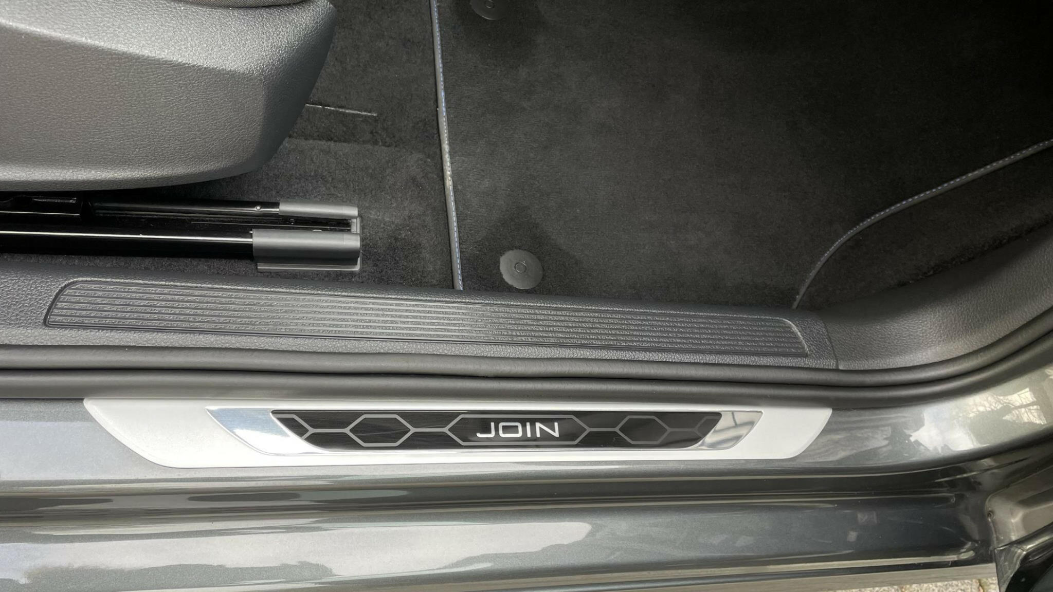 Volkswagen-Golf-12