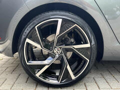 Volkswagen-Golf-31